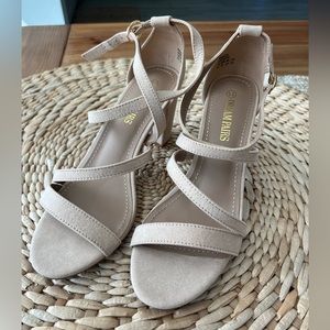 NEW - Dream Pairs Women's Size 8.5 Chunky Block Heel Sandals